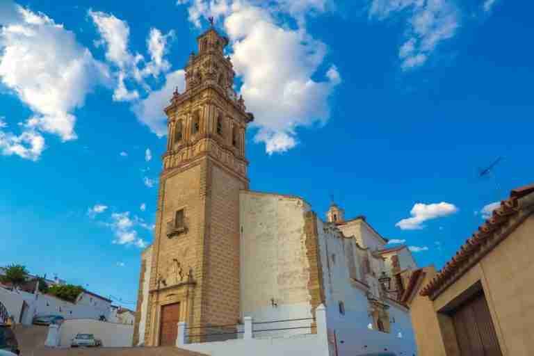Exterior Parroquia de San Juan Bautista y Santa María de la Encina